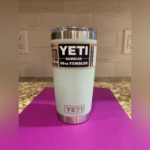 NWT YETI 20 oz Rambler Tumbler - Sagebrush Green
